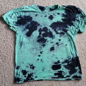 Green and black tie dye tee